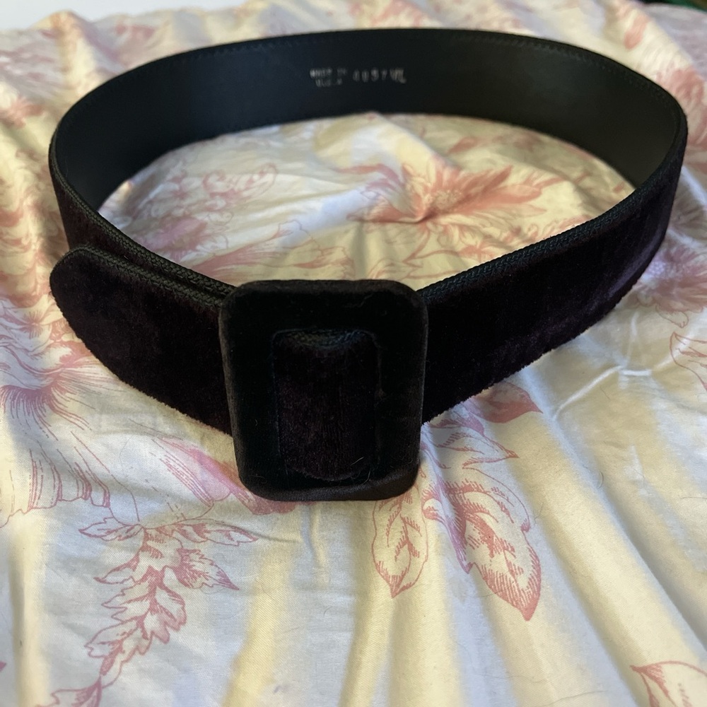 Dark burgundy fuzzy 90s belt size:M/L